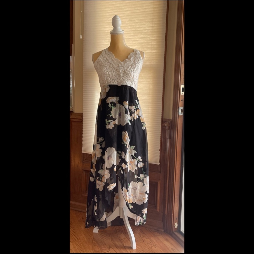 BloomingJelly Deep V-neck sleeveless summer floral maxi dress-Never been worn